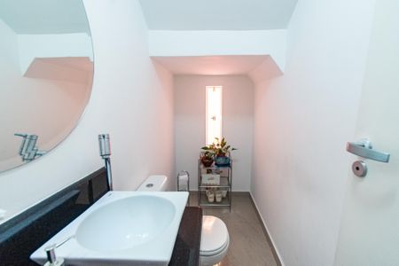 Casa à venda com 170m², 3 quartos e 4 vagas Casa à venda com 170m², 3 quartos e 4 vagasLavabo