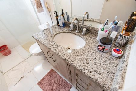 Casa à venda com 170m², 3 quartos e 4 vagas Casa à venda com 170m², 3 quartos e 4 vagasBanheiro da suíte 3