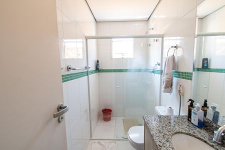 Casa à venda com 170m², 3 quartos e 4 vagas Casa à venda com 170m², 3 quartos e 4 vagasBanheiro da suíte 3