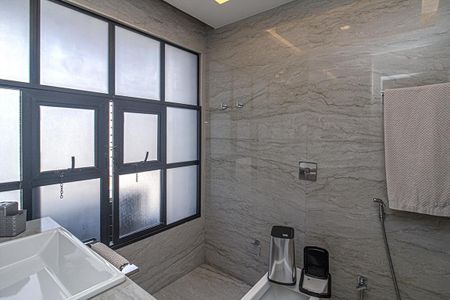 Apartamento à venda com 176m², 3 quartos e 3 vagas Apartamento à venda com 176m², 3 quartos e 3 vagasBanheiro da Suíte 1