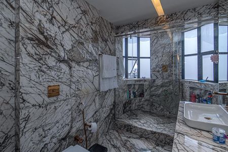 Apartamento à venda com 176m², 3 quartos e 3 vagas Apartamento à venda com 176m², 3 quartos e 3 vagasBanheiro da Suíte 2