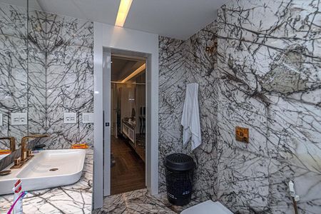 Apartamento à venda com 176m², 3 quartos e 3 vagas Apartamento à venda com 176m², 3 quartos e 3 vagasBanheiro da Suíte 2