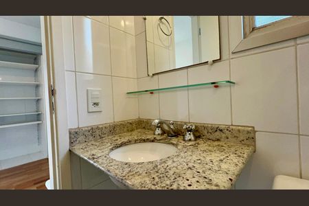 Apartamento à venda com 47m², 1 quarto e 1 vaga Apartamento à venda com 47m², 1 quarto e 1 vagaBanheiro da Suíte