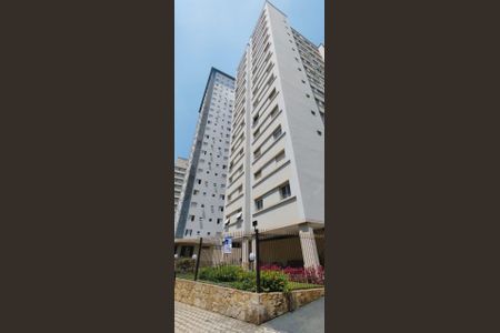 Apartamento para alugar com 60m², 2 quartos e 1 vaga Apartamento para alugar com 60m², 2 quartos e 1 vagaFachada