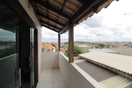 Casa à venda com 450m², 4 quartos e 5 vagasVaranda da Suíte