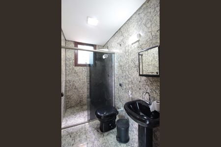 Casa à venda com 450m², 4 quartos e 5 vagasBanheiro de Serviço