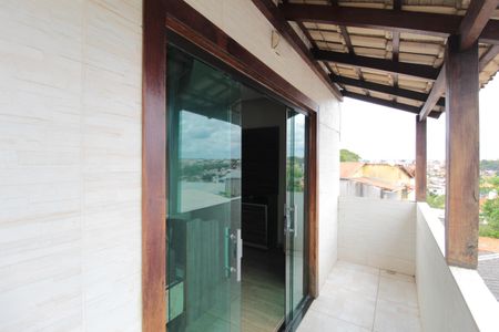 Casa à venda com 450m², 4 quartos e 5 vagasVaranda da Suíte