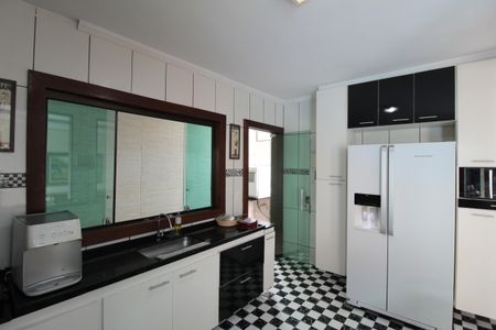 Casa à venda com 450m², 4 quartos e 5 vagasCozinha