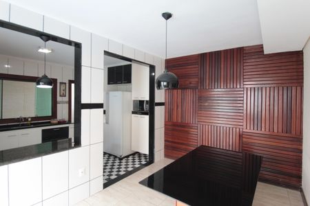 Casa à venda com 450m², 4 quartos e 5 vagasCopa