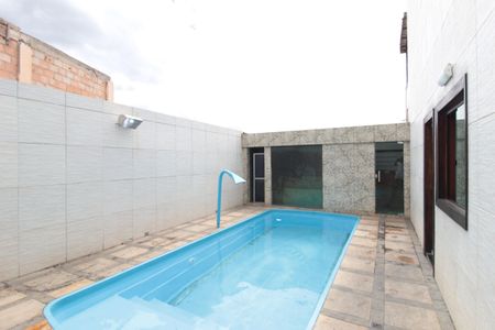 Casa à venda com 450m², 4 quartos e 5 vagasPiscina
