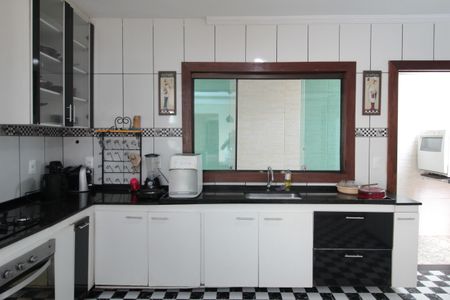 Casa à venda com 450m², 4 quartos e 5 vagasCozinha