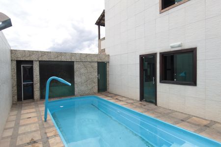 Casa à venda com 450m², 4 quartos e 5 vagasPiscina