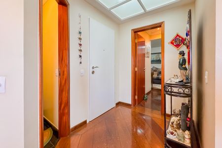 Apartamento à venda com 202m², 3 quartos e 4 vagasCorredor