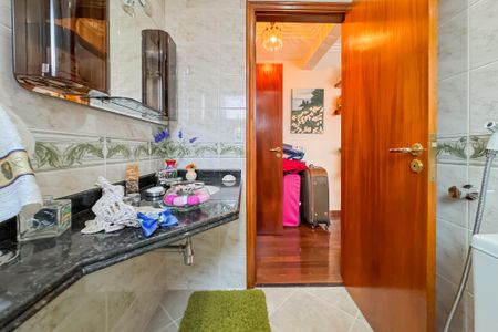 Apartamento à venda com 202m², 3 quartos e 4 vagasBanheiro da Suíte 2