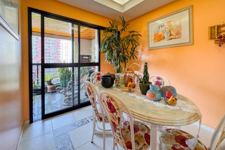 Apartamento à venda com 202m², 3 quartos e 4 vagasCopa