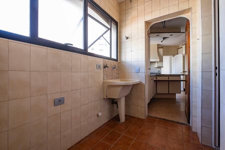 Apartamento à venda com 196m², 3 quartos e 3 vagas Apartamento à venda com 196m², 3 quartos e 3 vagasÁrea de Serviço
