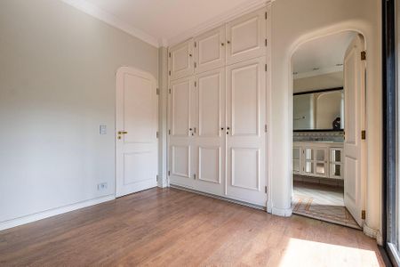 Apartamento à venda com 196m², 3 quartos e 3 vagas Apartamento à venda com 196m², 3 quartos e 3 vagasSuíte 2