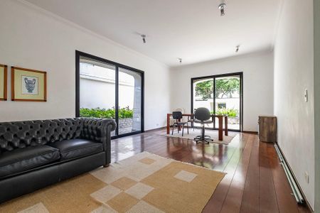Apartamento à venda com 196m², 3 quartos e 3 vagas Apartamento à venda com 196m², 3 quartos e 3 vagasÁrea comum - Salão de festas
