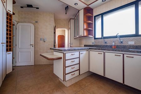 Apartamento à venda com 196m², 3 quartos e 3 vagas Apartamento à venda com 196m², 3 quartos e 3 vagasCozinha