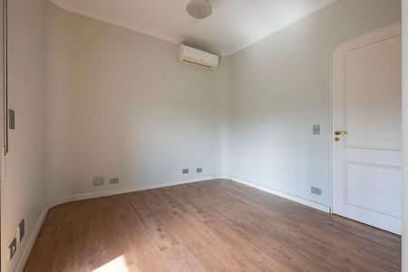 Apartamento à venda com 196m², 3 quartos e 3 vagas Apartamento à venda com 196m², 3 quartos e 3 vagasSuíte 2