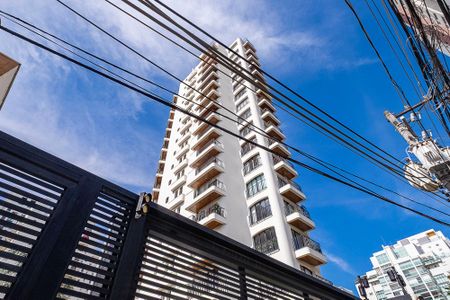 Apartamento à venda com 196m², 3 quartos e 3 vagas Apartamento à venda com 196m², 3 quartos e 3 vagasFachada