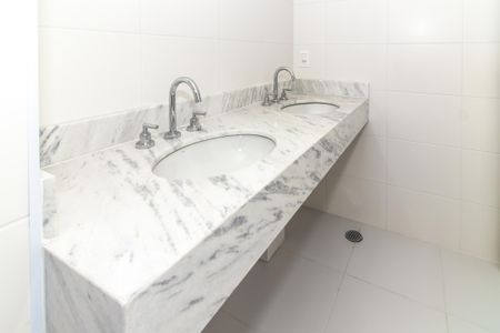 Apartamento à venda com 135m², 3 quartos e 2 vagas Apartamento à venda com 135m², 3 quartos e 2 vagasBanheiro da Suíte 1