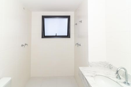 Apartamento à venda com 135m², 3 quartos e 2 vagas Apartamento à venda com 135m², 3 quartos e 2 vagasBanheiro da Suíte 1