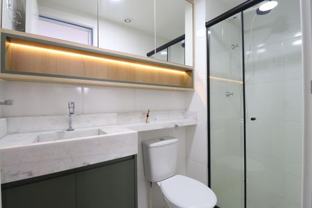 Banheiro de apartamento para alugar com 1 quarto, 33m² em Água Branca, São Paulo