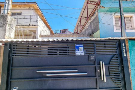 Casa à venda com 57m², 2 quartos e 1 vaga Casa à venda com 57m², 2 quartos e 1 vagaFachada