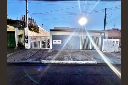 Casa à venda com 200m², 6 quartos e 4 vagasFachada da casa