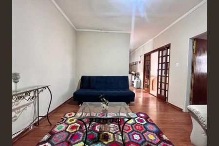 Casa à venda com 200m², 6 quartos e 4 vagasSala