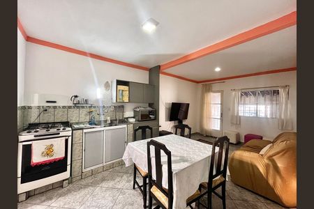 Casa à venda com 200m², 6 quartos e 4 vagasSala/Cozinha