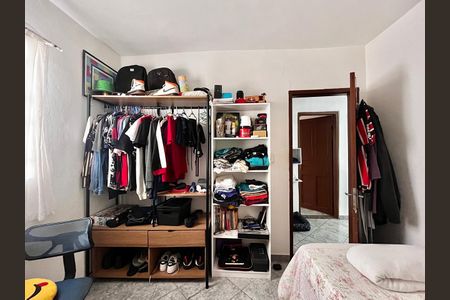 Casa à venda com 200m², 6 quartos e 4 vagasQuarto 2