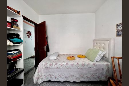 Casa à venda com 200m², 6 quartos e 4 vagasQuarto 2