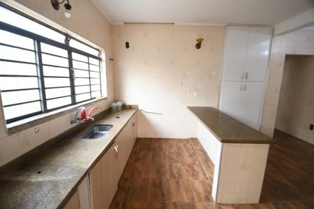 Casa à venda com 325m², 6 quartos e 3 vagasCozinha - Casa 2