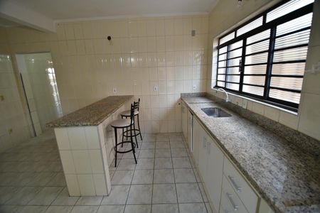 Casa à venda com 325m², 6 quartos e 3 vagasCozinha