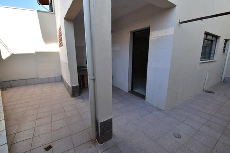 Casa à venda com 325m², 6 quartos e 3 vagasÁrea de Serviço