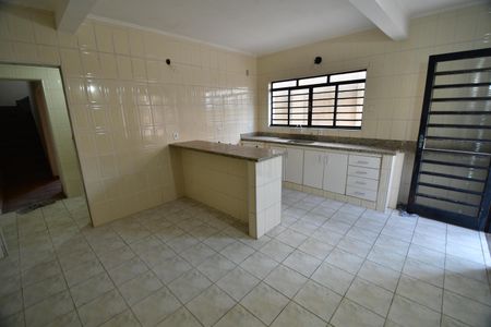 Casa à venda com 325m², 6 quartos e 3 vagasCozinha