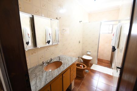 Casa à venda com 325m², 6 quartos e 3 vagasBanheiro 2 - Casa 2