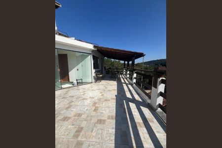 Casa à venda com 3 quartos, 300m² em Matapaca, Niterói