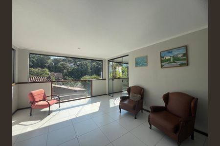 Casa à venda com 3 quartos, 300m² em Matapaca, Niterói