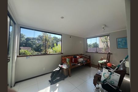 Casa à venda com 3 quartos, 300m² em Matapaca, Niterói