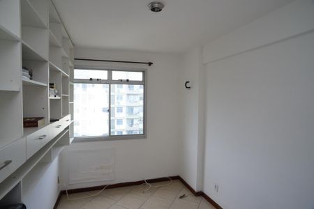 Quarto 1 de apartamento para alugar com 2 quartos, 57m² em Itanhangá, Rio de Janeiro