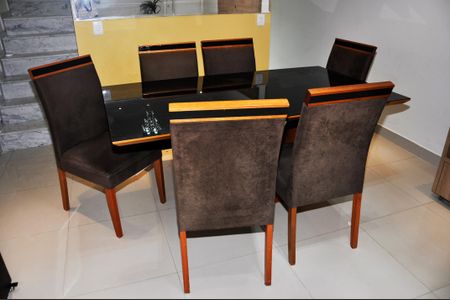 Casa para alugar com 170m², 4 quartos e 2 vagasSala