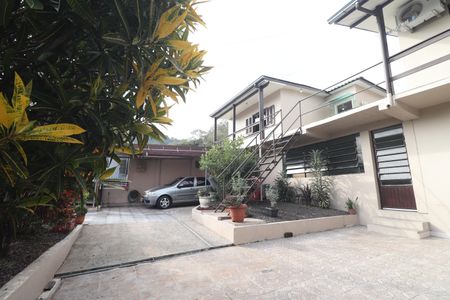 Casa à venda com 204m², 3 quartos e 2 vagasFachada