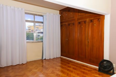 Apartamento à venda com 200m², 5 quartos e 1 vaga Apartamento à venda com 200m², 5 quartos e 1 vagaQuarto 1