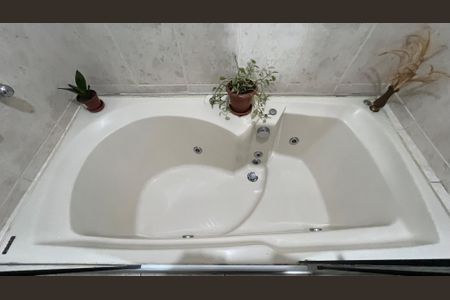 Apartamento à venda com 102m², 3 quartos e sem vaga Apartamento à venda com 102m², 3 quartos e sem vagaBanheiro Social