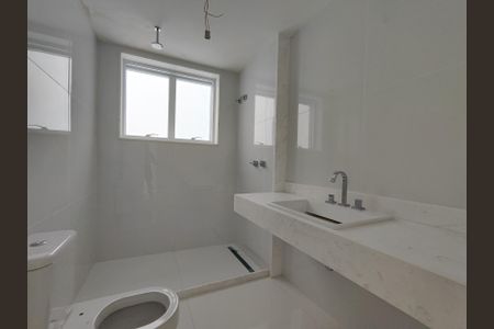 Apartamento à venda com 384m², 4 quartos e 5 vagasBanheiro da Suíte 3