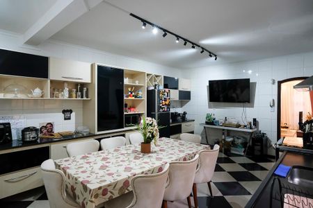 Casa à venda com 243m², 3 quartos e 3 vagasCozinha