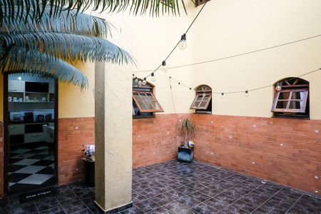 Casa à venda com 243m², 3 quartos e 3 vagasQuintal